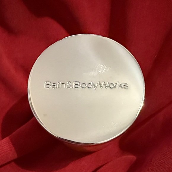 Bath & Body Works Snowflakes & Cashmere and Mango Mai Tai Candles - Picture 7 of 7